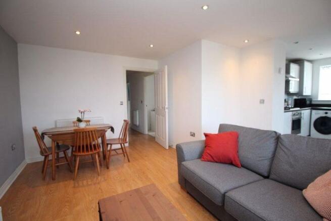 Lounge/dining ...
