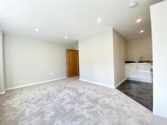 Lounge kitchen.jpg