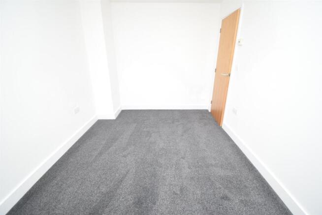 2 bed Apartment to rent Image 6