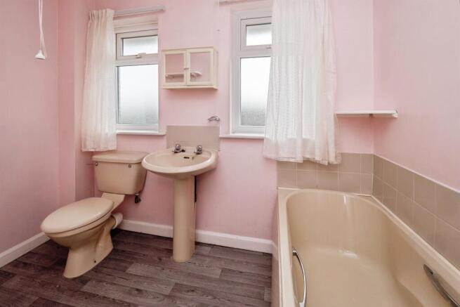 3 bed Semi-Detached for sale Image 10