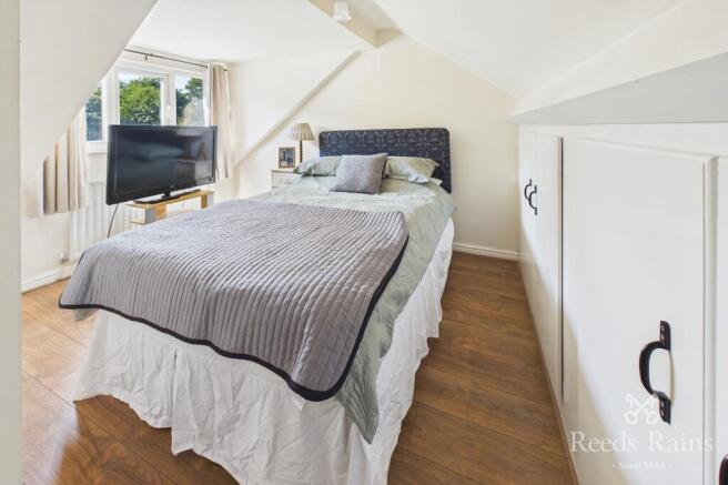 4 bed Bungalow for sale Image 11