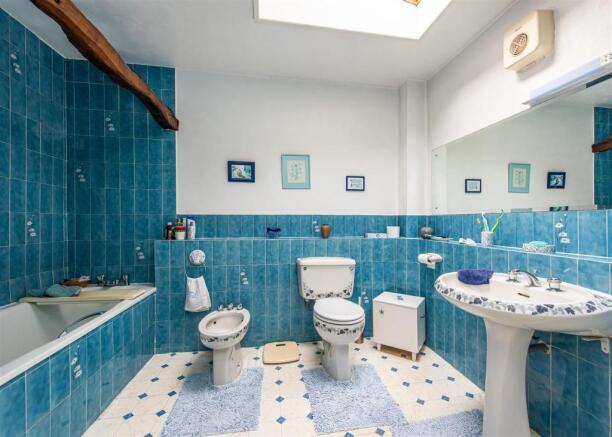 East Mill Cottage-bath1.jpg
