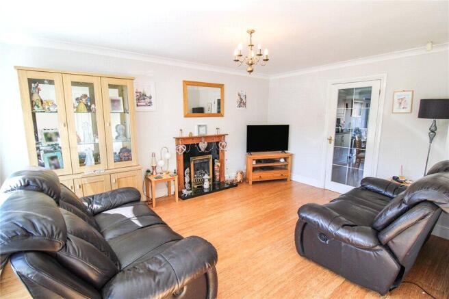 4 bed Detached for sale Image 9