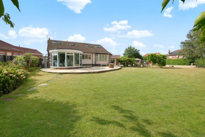 4 bed Bungalow for sale Image 9
