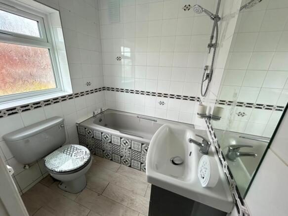 3 bed Semi-Detached for sale Image 10