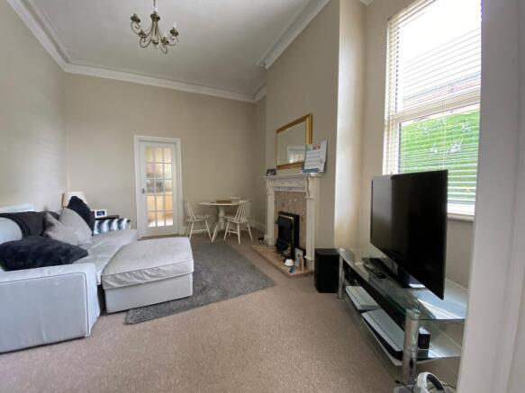 6 bed House for sale Image 4