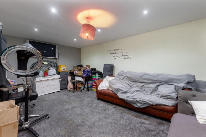 5 bed Detached for sale Image 6