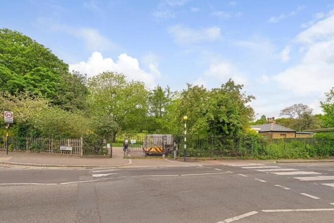 Entrance to Brockwell Park.JPG