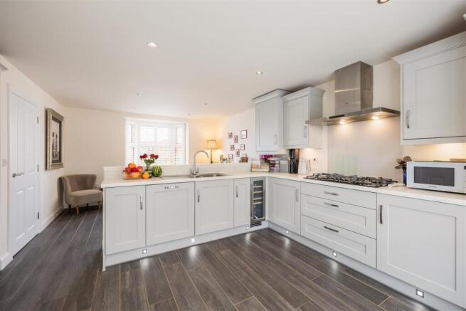 4 bed Detached for sale Image 4