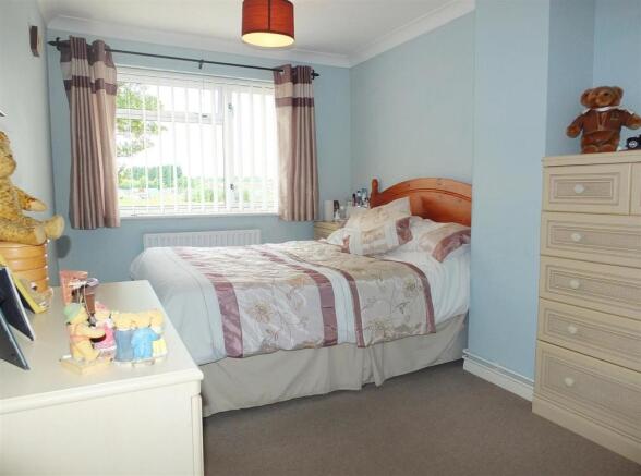 Bedroom 1.jpg