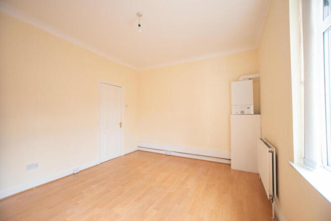 2 bed End of Terrace to rent Image 8