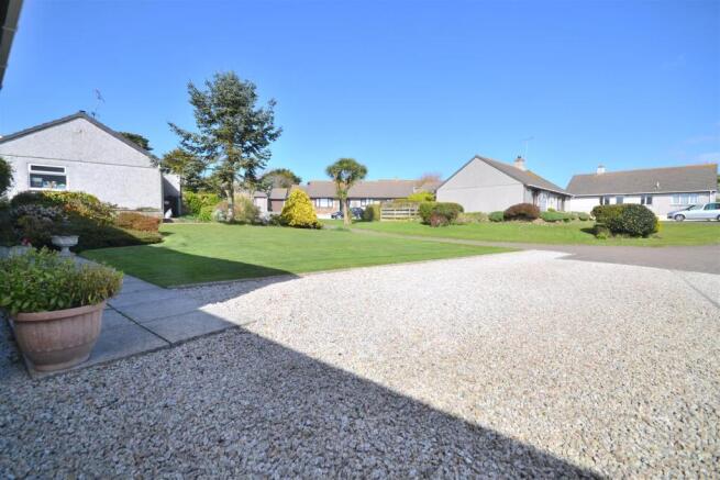 Driveway and front garden.JPG