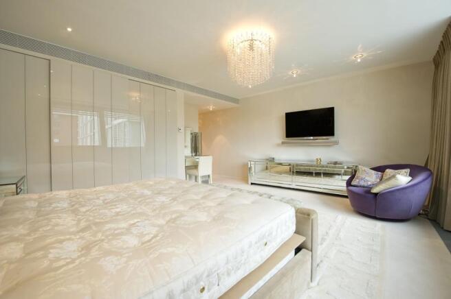 8206182-interior0...