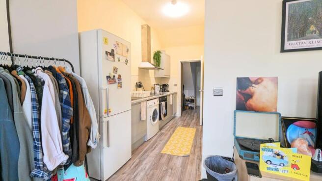 1 bed Flat to rent Image 4