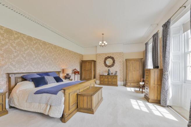 7 bed Detached for sale Image 9