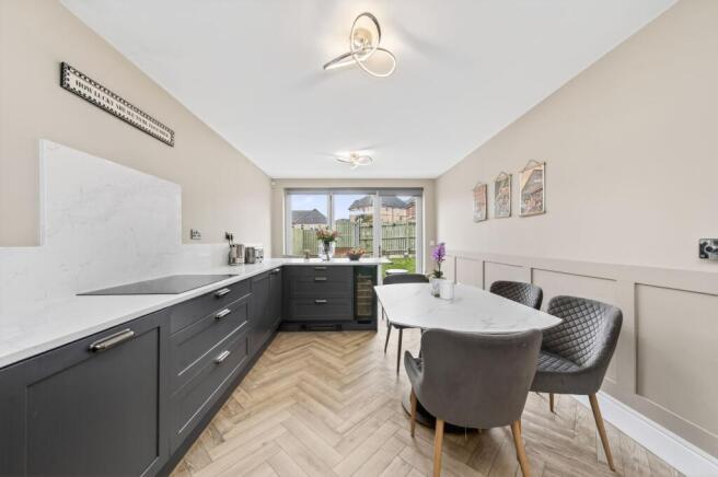 4 bed Detached for sale Image 8