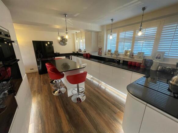 33ph kitchen 2.jpg