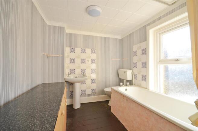 Bathroom - Newport - Isle of Wight Estate Agents.J
