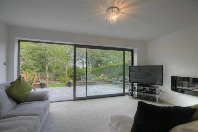 Living Room Pic 4