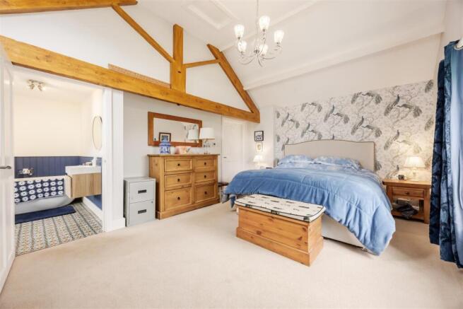 4 bed House for sale Image 9