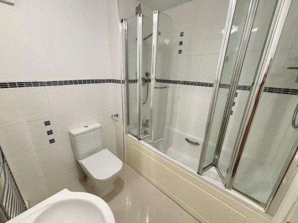 3 bed Semi-Detached to rent Image 8