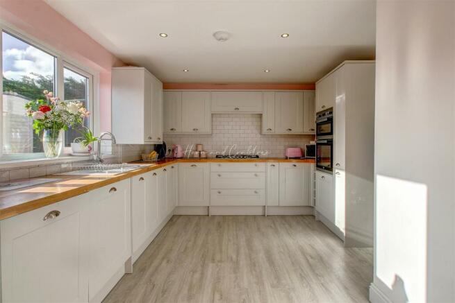 Pine Tree Close, Radyr, HernCrabtree (22).jpg