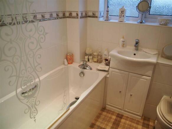 BATHROOM/WC