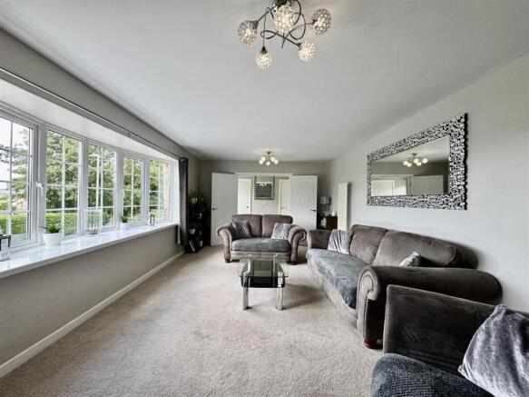 4 bed Detached for sale Image 7