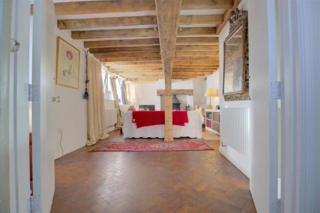 Living room .1.jpg
