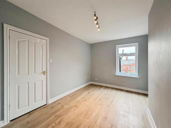3 bed Terraced for sale Image 12