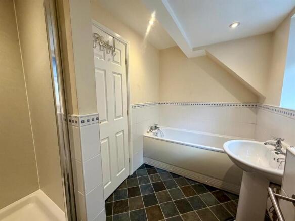3 bed Detached to rent Image 12