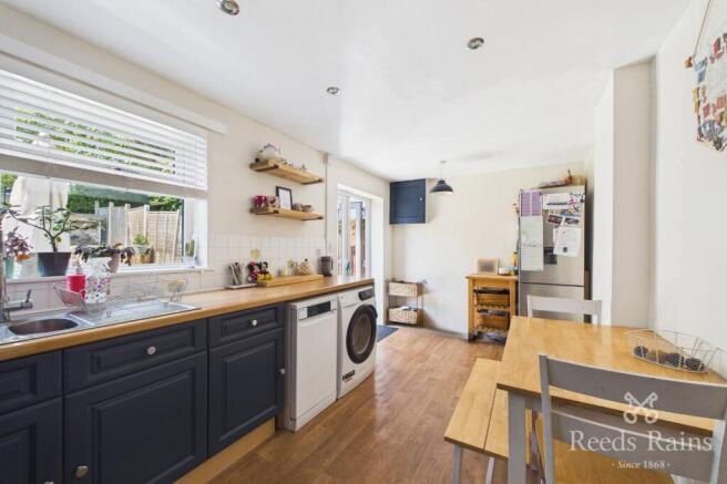 Ringwood Avenue, Chesterfield, Derbyshire, S41 photo 4