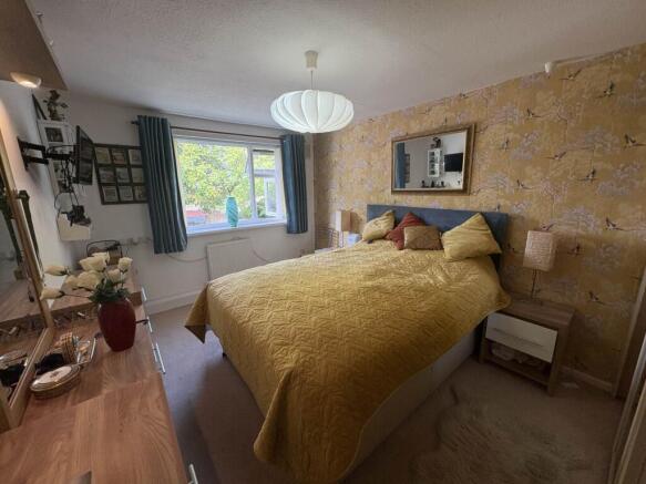 2 bed Flat for sale Image 8
