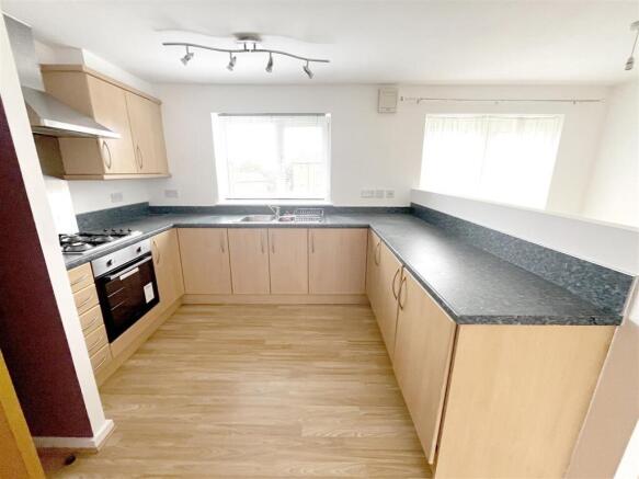 Kitchen2.JPG