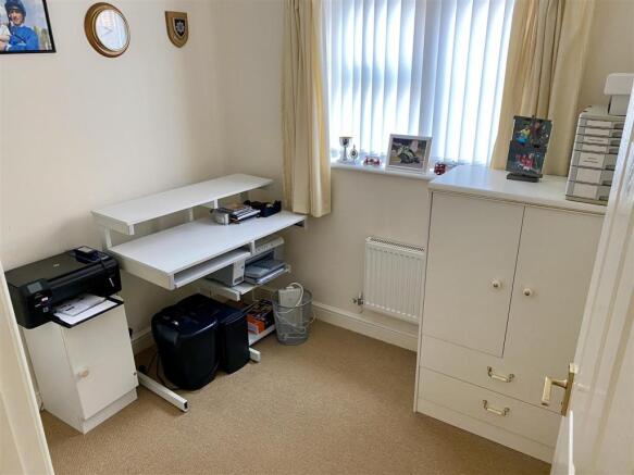 Bedroom 3/Study