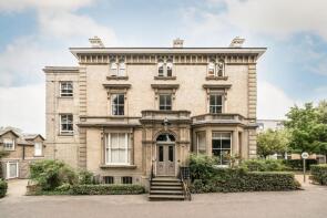 10, 95 Forest Lodge, West Hill, London SW15 3SP
