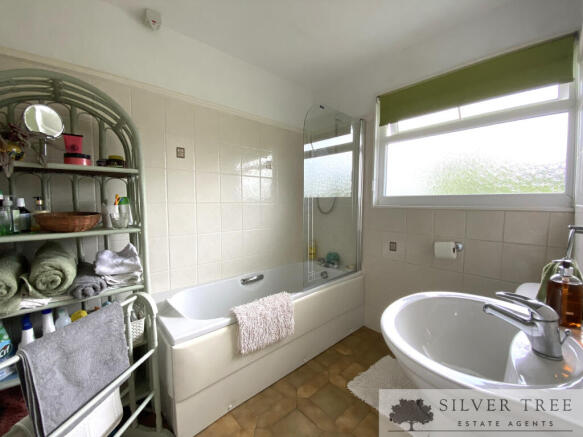 4 bed Detached Bungalow for sale Image 11