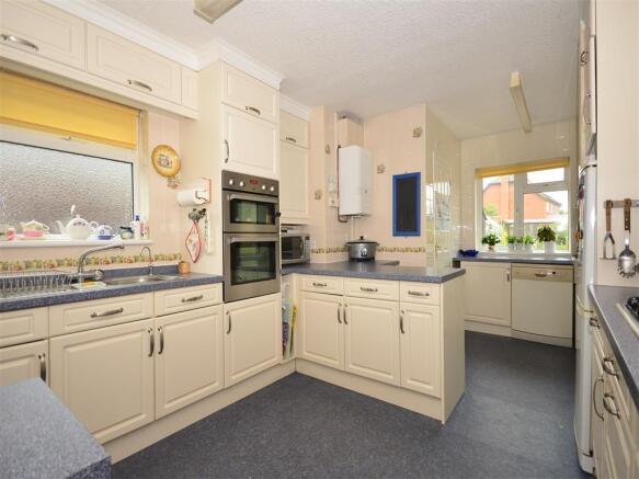 Kitchen / Breakfast Room