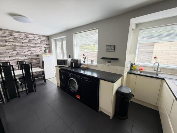 3 bed Terraced for sale Image 6