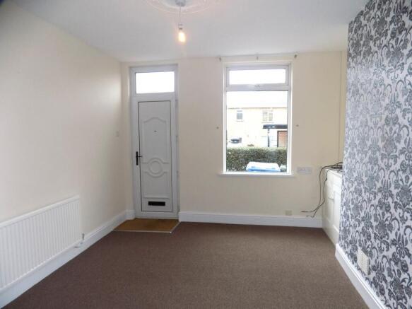 2 bed Terraced to rent Image 4