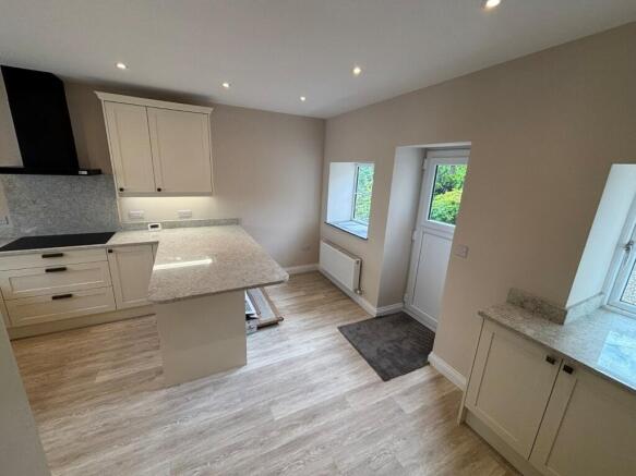 3 bed End of Terrace to rent Image 4