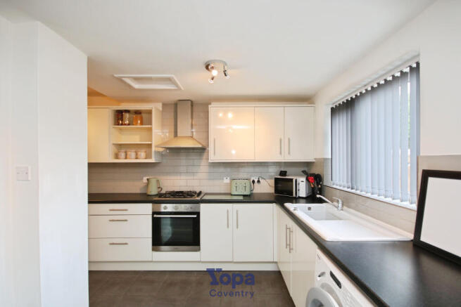 4e1a70c8-Kitchen 202.JPG
