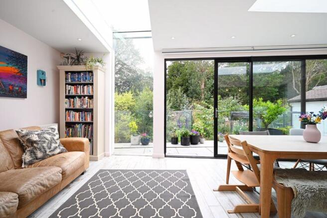 Feature Glazing & Access to Garden