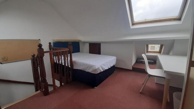 No 7 80 Dogf - Loft bedroom 1