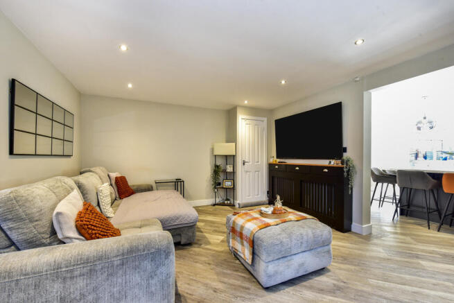 4 bed Detached for sale Image 8