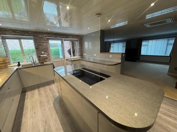 4 bed Detached Bungalow for sale Image 7