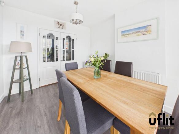 4 bed Semi-Detached for sale Image 11