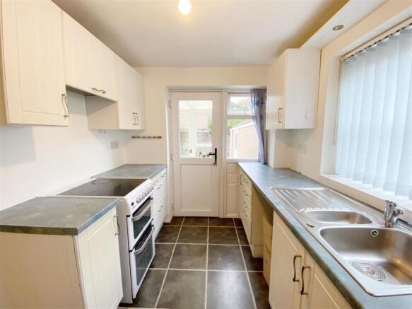 Kitchen pic 2.jpg