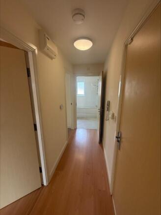 2 bed Apartment to rent Image 4