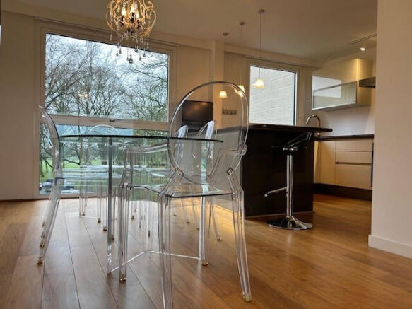 3 bed Apartment to rent Image 7